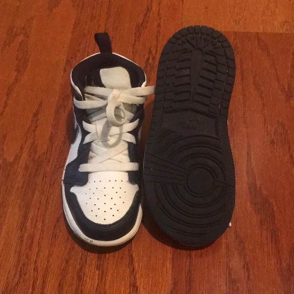 AIR JORDAN 1 MID - Picture 2 of 6